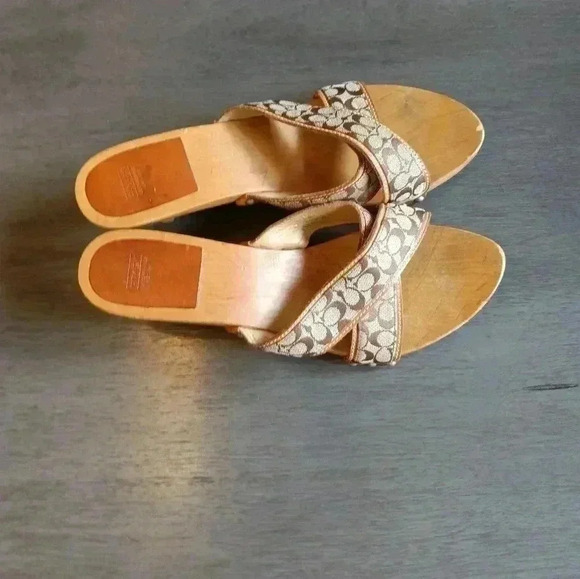 Coach Heels - Picture 3 of 4